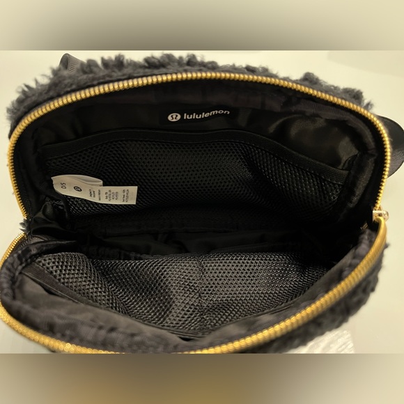LULULEMON Everywhere Belt Bag 1L Fleece Black - Picture 2 of 7